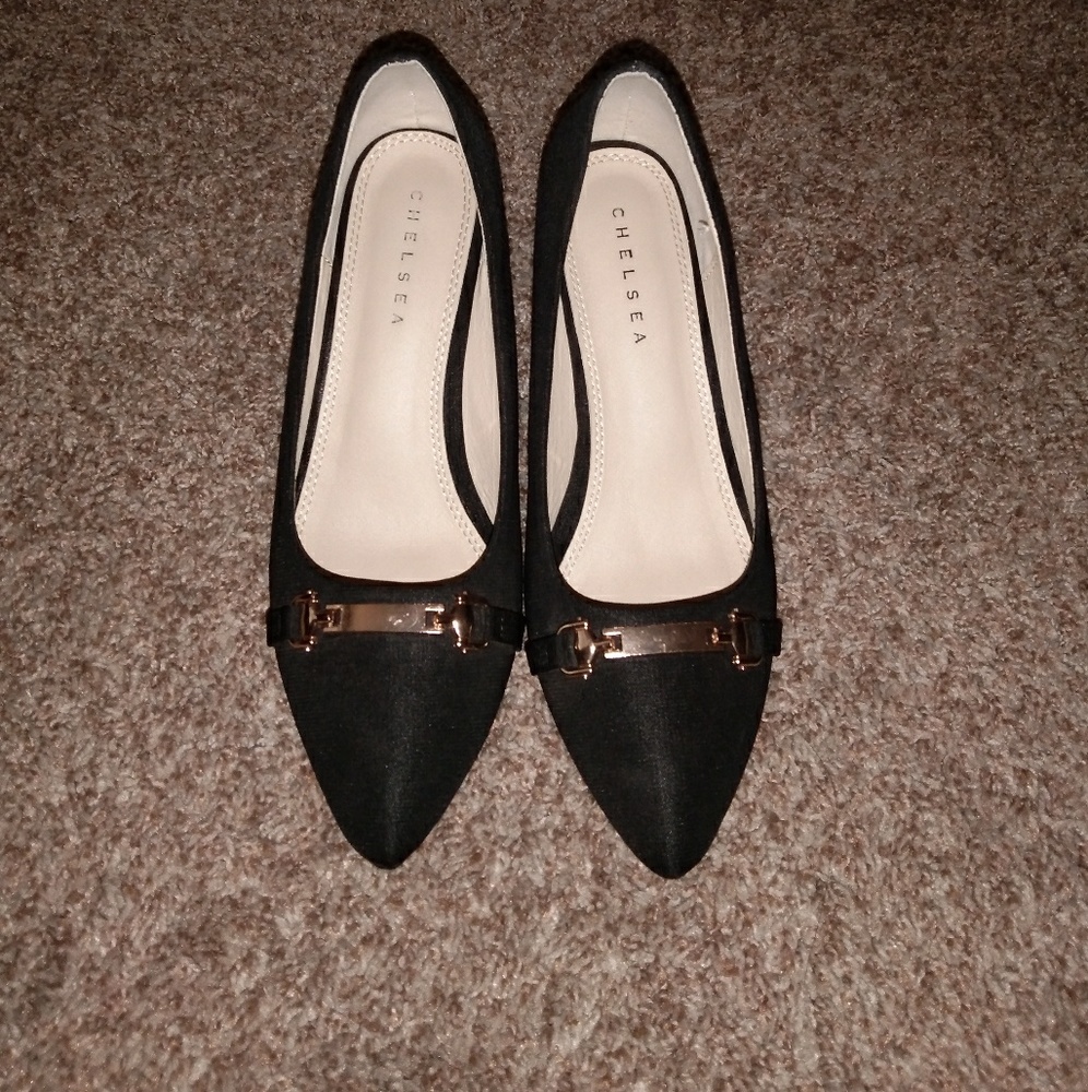 Black heel's shoe